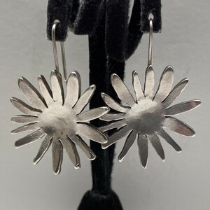 Boucles D'oreilles Pendantes Vintage Métal Pointu's - Style Moderniste, Fermoir Dormeuses - Occasion, Couleur Argenté/doré