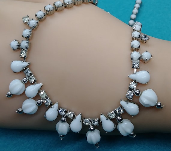 Vintage white & clear rhinestone necklace - image 1