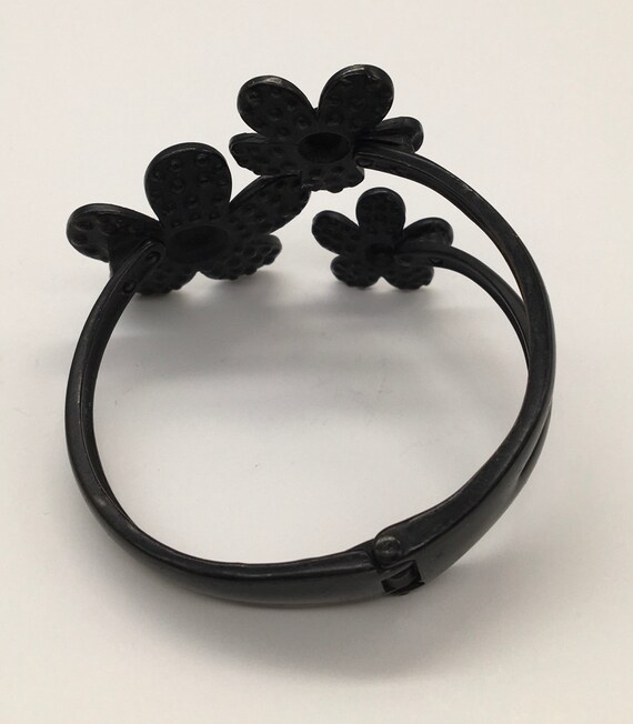 Vintage Jewelry Flower Clumpier Bracelet - image 4