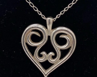 Collar vintage de corazón de plata de ley