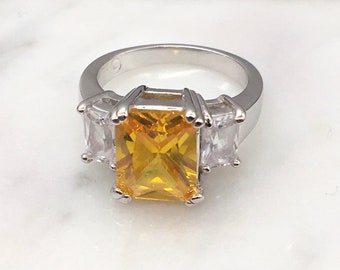 Anillo de citrino de plata vintage y circonio cúbico