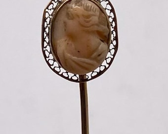 Broche de solapa victoriano antiguo con camafeo tallado en coral y oro de 10 quilates