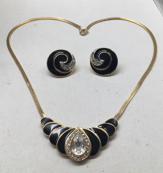 TRIFARI ヴィンテージネックレス＆イヤリング Vintage Trifari Necklace and Earring Set Gold Tone Black Enamel