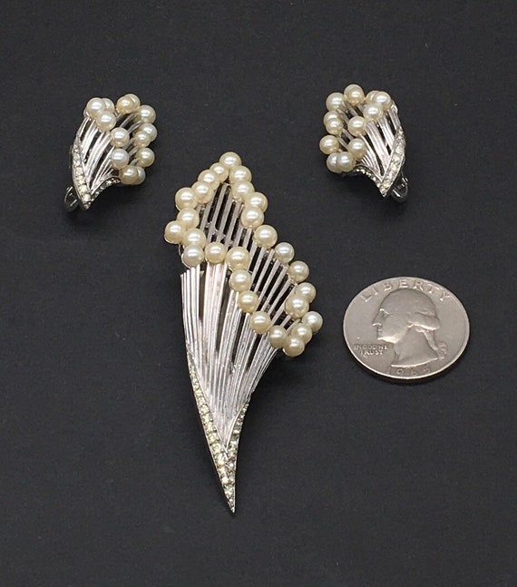 Trifari brooch with pearls deals