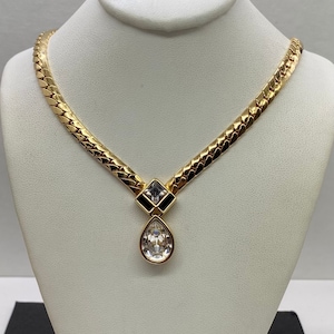 Collar chapado en oro con forma de lágrima de cristal Swarovski firmado por cisne vintage