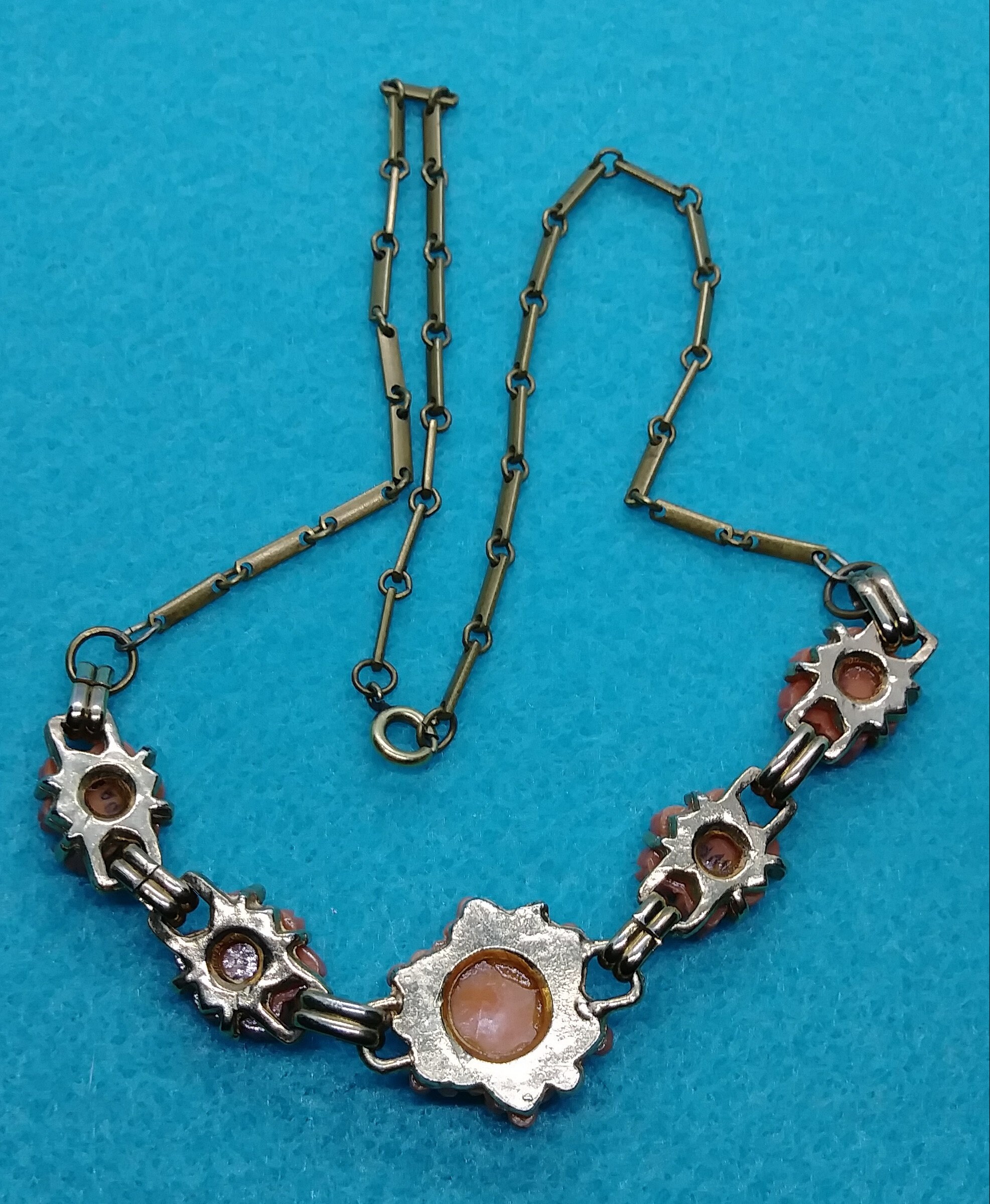Collier Vintage Doré - Motif Fleur Et Feuille - Créateur - Très Bon état