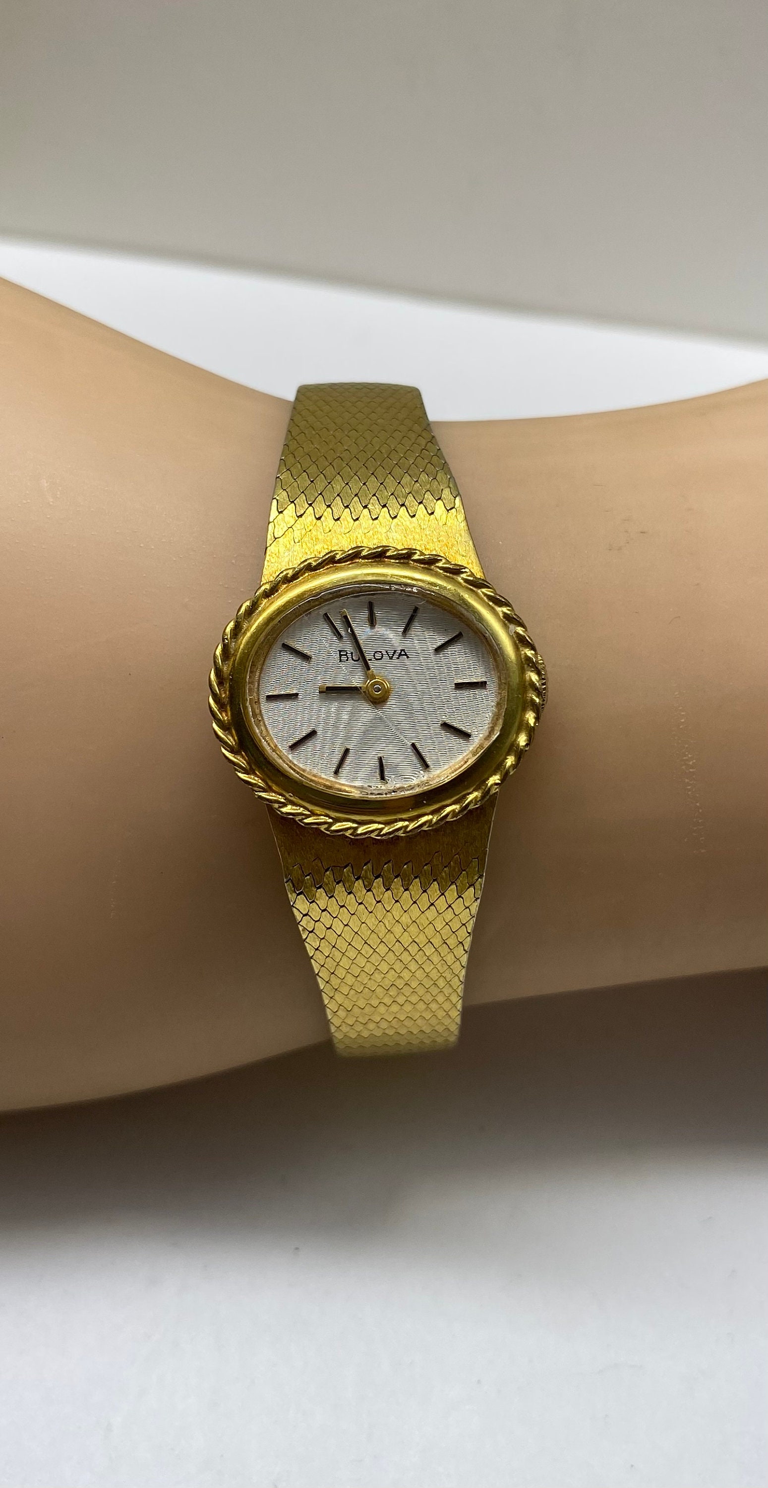 Bulova ladies gold watch clearance vintage