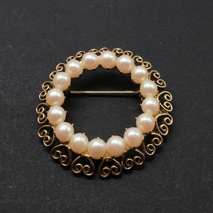 VINTAGE Hobe Gold Tone Faux Pearl Circle Brooch Pin image 1