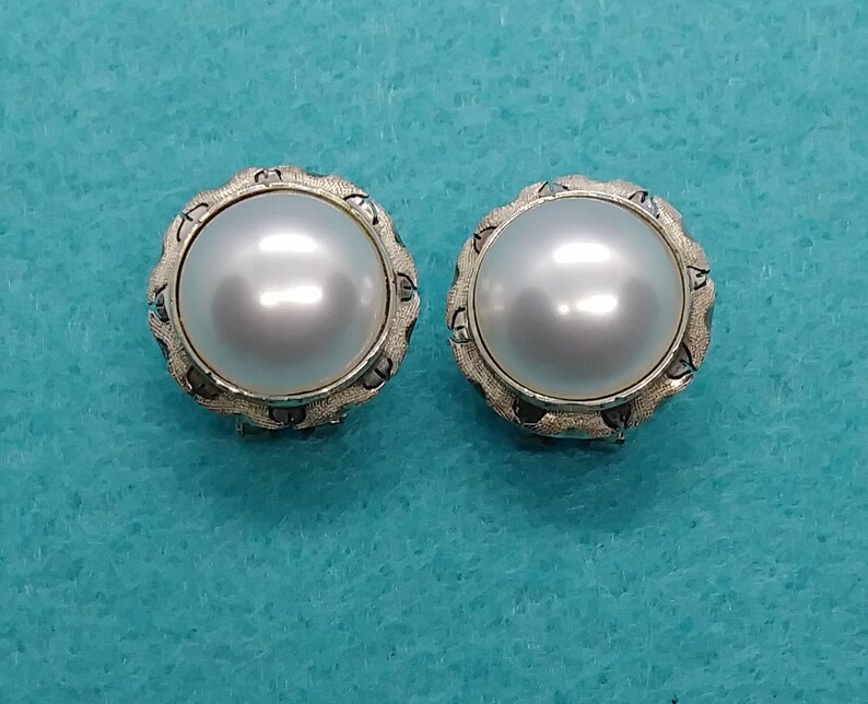 Vintage mabe pearl sterling silver stud earrings