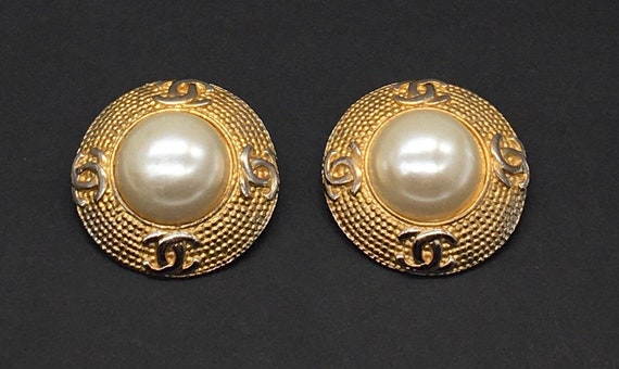 Chanel Vintage Faux Pearl Gold Tone Clip-on Stud Earrings Chanel