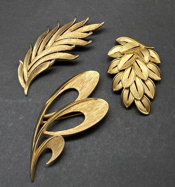 Vintage Crown Trifari Gold Tone Brooches - Etsy