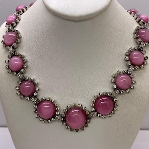 Collar con flores de cristal Gripoix rosa antiguo y diamantes de imitación transparentes