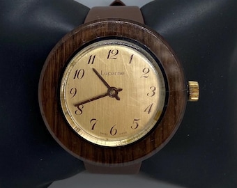 Reloj de pulsera mecánico vintage de mediados de siglo con vetas de madera de Lucerna, unisex