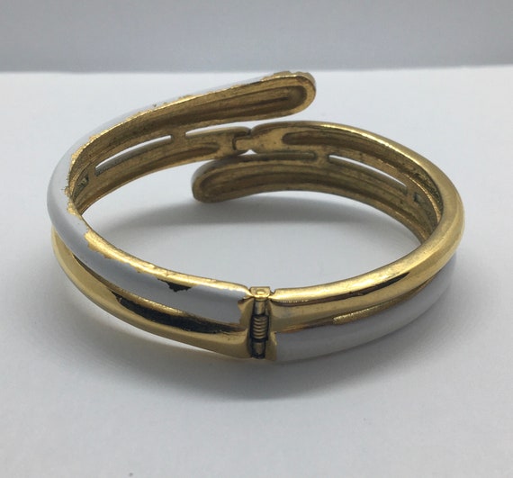 Trifari gold tone white enamel clumpier bypass ba… - image 3