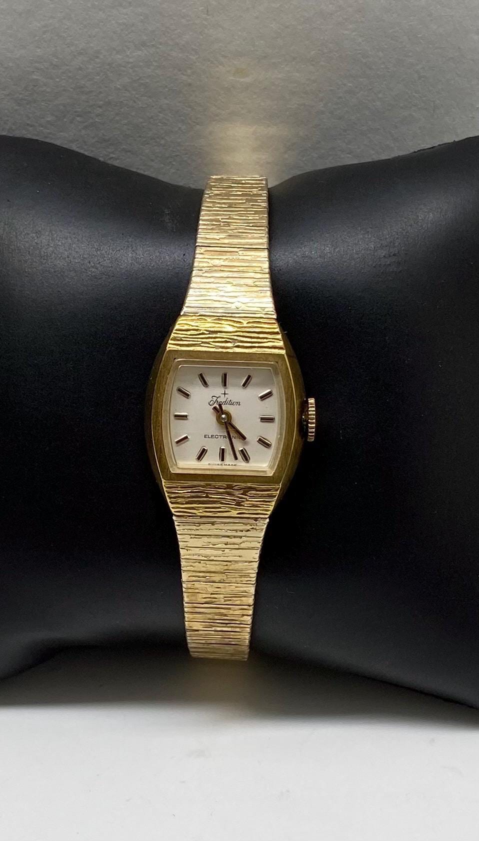 Vintage Classic Gold Tone Tradition Women display picture 3