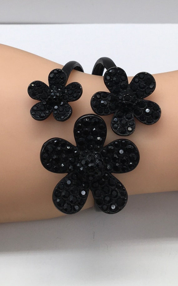 Vintage Jewelry Flower Clumpier Bracelet - image 1