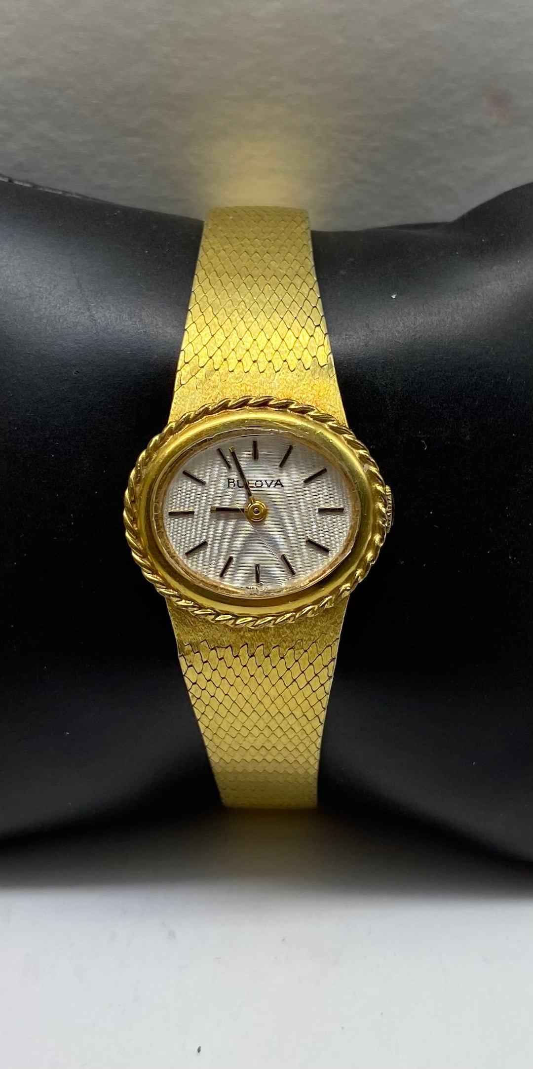 Bulova gold hot sale bracelet watch