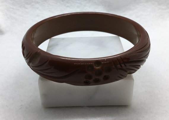 Bakelite carved acorn brown bangle bracelet vinta… - image 4