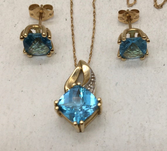 March Birthstone - Aquamarine Jewellery & Gifts at Michael Hill Canada