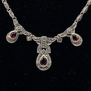 Collar vintage Art Déco de plata de ley con marcasitas y granates