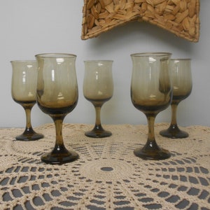1970&#39;s Lovely Brown Tulip Wine Glasses, Classic Retro Style, Set of 5