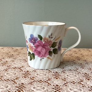 Crown Trent Fine Bone China Floral Mug, Staffordshire England, Roses, Forget Me Knots, Dasies