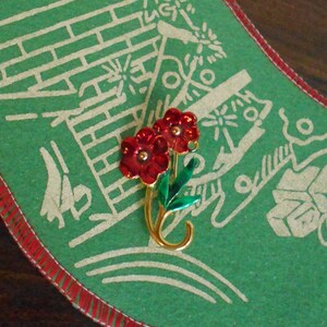 Beautiful Vintage Enamel Poinsettia Flower Christmas Brooch/Pin, Christal Poinsettia Lapel Pin, Ugly Christmas Sweater Accessory