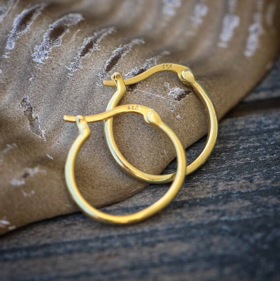 Men's huggie hoop earrings in 14k gold clearance