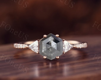 Anel de noivado vintage com diamantes sal e pimenta em ouro rosa, anel exclusivo com corte hexagonal, anel de noivado com diamante moissanita triangular, anel de aniversário.