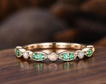 Unieke Emerald Opal trouwring 14K geelgouden halve eeuwigheid band Art Deco Emerald trouwring verjaardagscadeau voor haar
