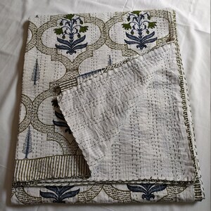 Hand Block Print Kantha Bed Cover, Reversible Quilted Blanket image 3