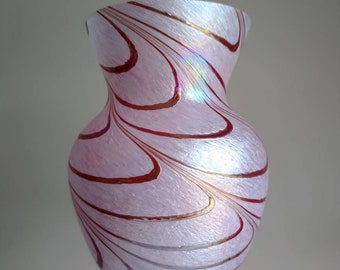 Pink Iridescent Swirl Vase || Vintage Glassware || Collectible Glass || Iridescent Art Glass