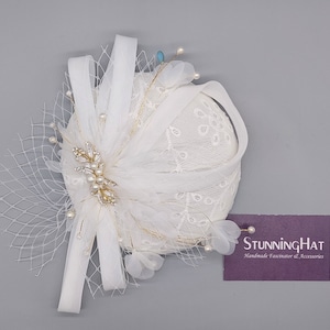 White beautiful flower and pearls Fascinator with hair clip