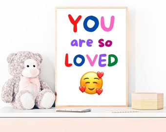 You Are So Loved Print, Druckbare Wandkunst, Neutrale Kinderzimmer Kunst, Babyzimmer Dekor, Mädchen Kinderzimmer Dekor, Kinderzimmer Zitat, DIGITAL DOWNLOAD