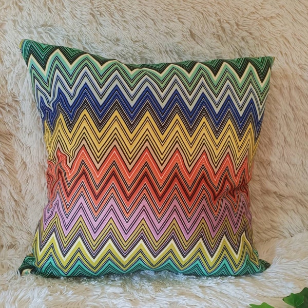 Chevron throw pillow case, Zigzag pillow cevers, Colourful Pillowcase, red yellow blue green Cover, Decorative Cushion, All Sizes