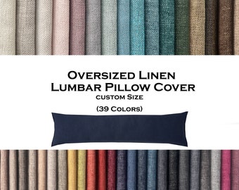 Puede incluir: Funda de cojín lumbar de lino de gran tamaño en azul marino.  Tamaño personalizado disponible en 39 colores. La funda de cojín se muestra sobre un fondo de 39 muestras de tela de lino diferentes.