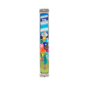 Mezuzah View Town realizzato in argilla polimerica, poliestere e mazak. regalo per la nuova casa, custodia mezuzah regalo perfetto per la camera dei bambini