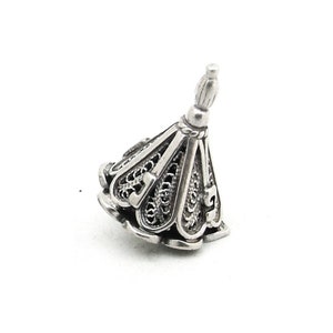 Filigrane stilvolle kegelförmige kleine silberne Hanukkah Dreidel