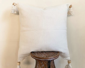 White boho pillow, Beige throw pillow, Boho bedroom pillow cover, Cushion with wood tassels, Bohemian pillow cushion, Boho Living Room Decor