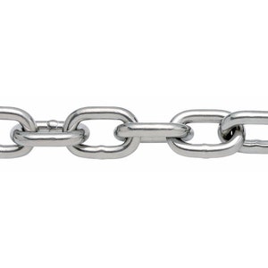 K&ouml;nnte beinhalten: Nahaufnahme eines silbernen Kettenglieds. Die Kette ist aus Metall und hat eine glatte, polierte Oberfl&auml;che.