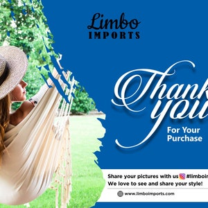 K&ouml;nnte beinhalten: Eine Frau entspannt sich in einer wei&szlig;en H&auml;ngematte vor einem blauen Hintergrund mit dem Text "Vielen Dank f&uuml;r Ihren Kauf" und dem Firmennamen "Limbo Imports". Der Text enth&auml;lt auch den Hashtag #limboimports und die Website www.limboimports.com.
