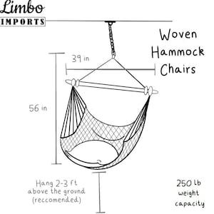 Puede incluir: Un dibujo en blanco y negro de una silla hamaca tejida colgada del techo. La silla mide 56 pulgadas de largo y 39 pulgadas de ancho. El texto "Sillas Hamaca Tejidas" est&aacute; escrito encima de la silla. El texto "Colgar a 2-3 pies del suelo (recomendado)" est&aacute; escrito debajo de la silla. El texto "Capacidad de peso de 250 lb" est&aacute; escrito a la derecha de la silla.