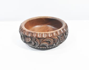 hand carved wooden bowl 15.3cm (6")