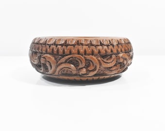 hand carved wooden bowl 15.3cm (6")