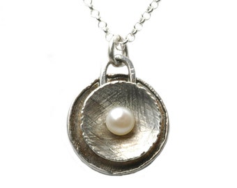 Round pearl pendant made of 925 silver