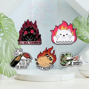 Commit brandstichting en vurige chaos emaille pins | Een verzameling donkere humor-badges