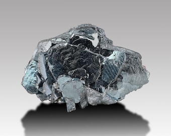 08 gramos de cristal natural de hematita excepcional, 2,6 x 1,7 x 07 cm, del valle de Tormiq, Skardu Pakistán.