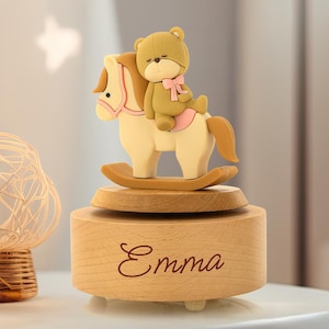 Caja de música de madera personalizada / Carrusel con nombre grabado / Regalo para baby shower / Recuerdo musical personalizado / Caja de música de madera