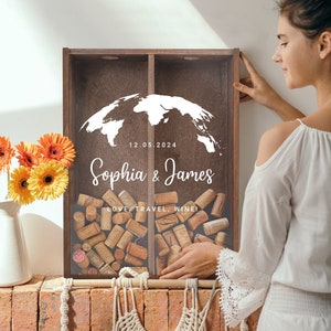 Porte-bouchon de liège personnalisé, cadeau en bois pour couple | Cadeau de mariage personnalisé - Panneau carte du monde | Boîte en liège en bois à mémoire de forme