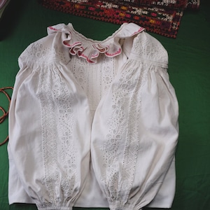 Antique Romanian blouse Vintage Romanian blouse Romanian shirt Homespun linen blouse Small size shirt XXS XS shirt